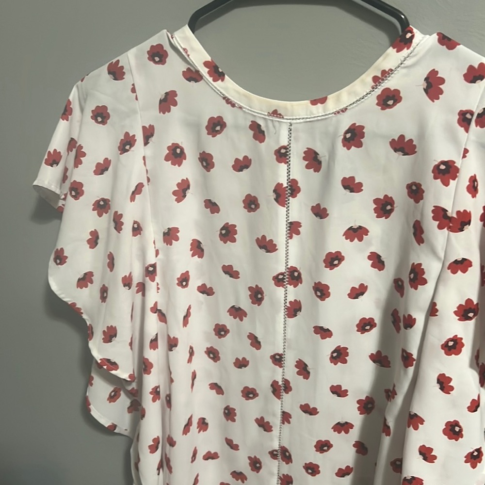 Red and white floral Worthington blouse